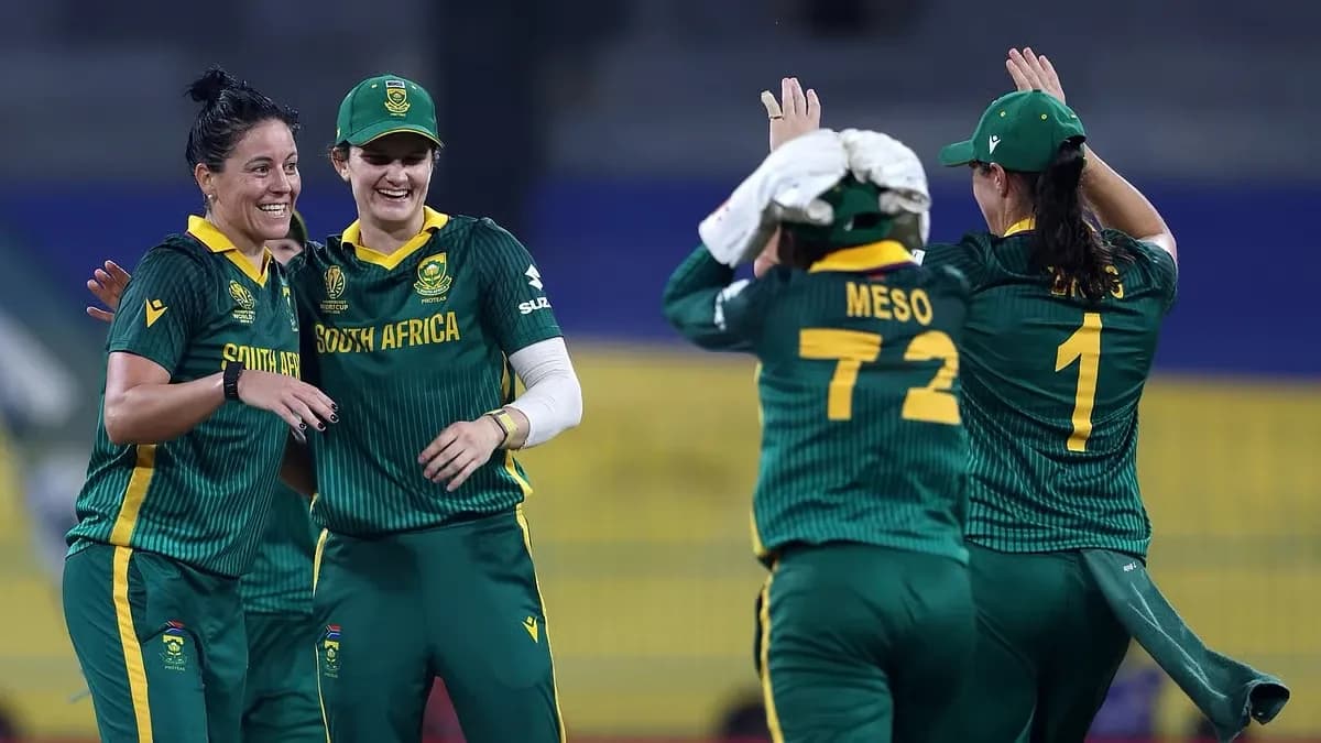 South Africa Climbs to Top Spot with Dominant Win Over Pakistan