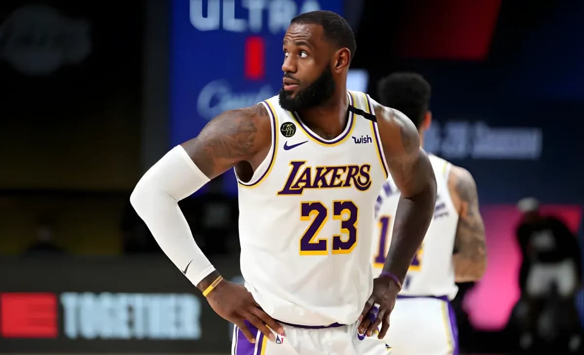 LeBron James Loses All-Star Starting Spot After 20 Years