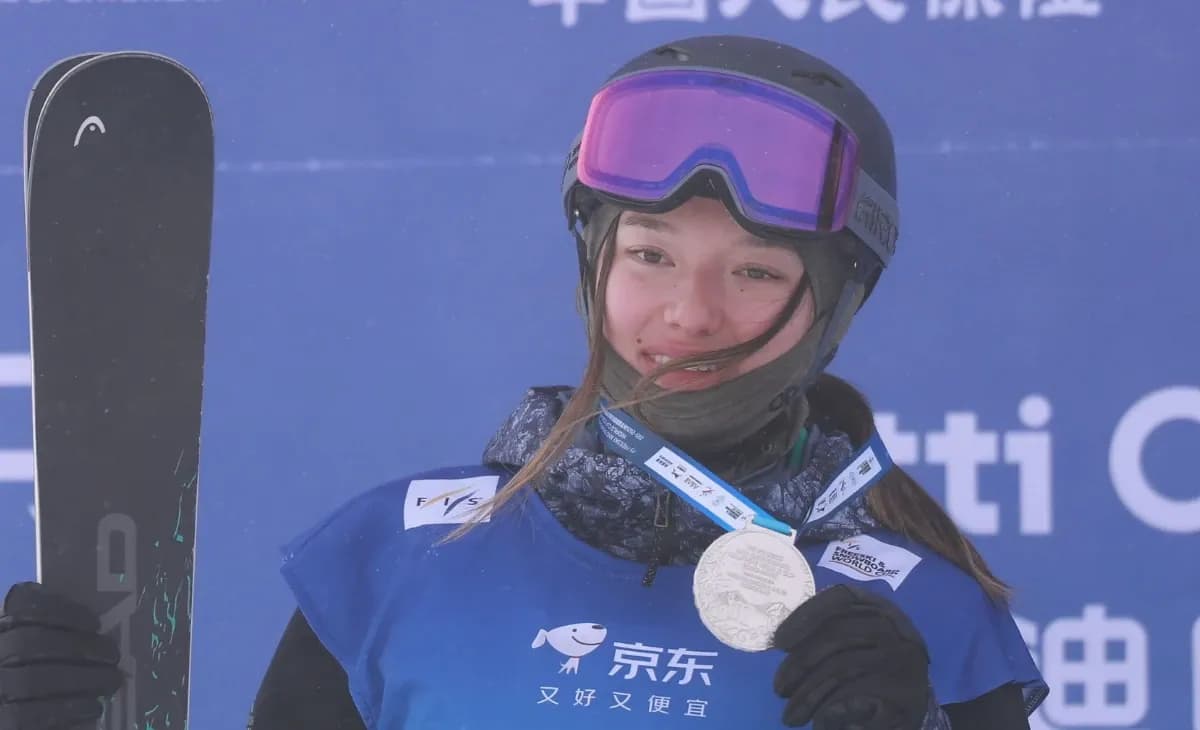 British Skier Atkin Claims Silver in Halfpipe World Cup Final