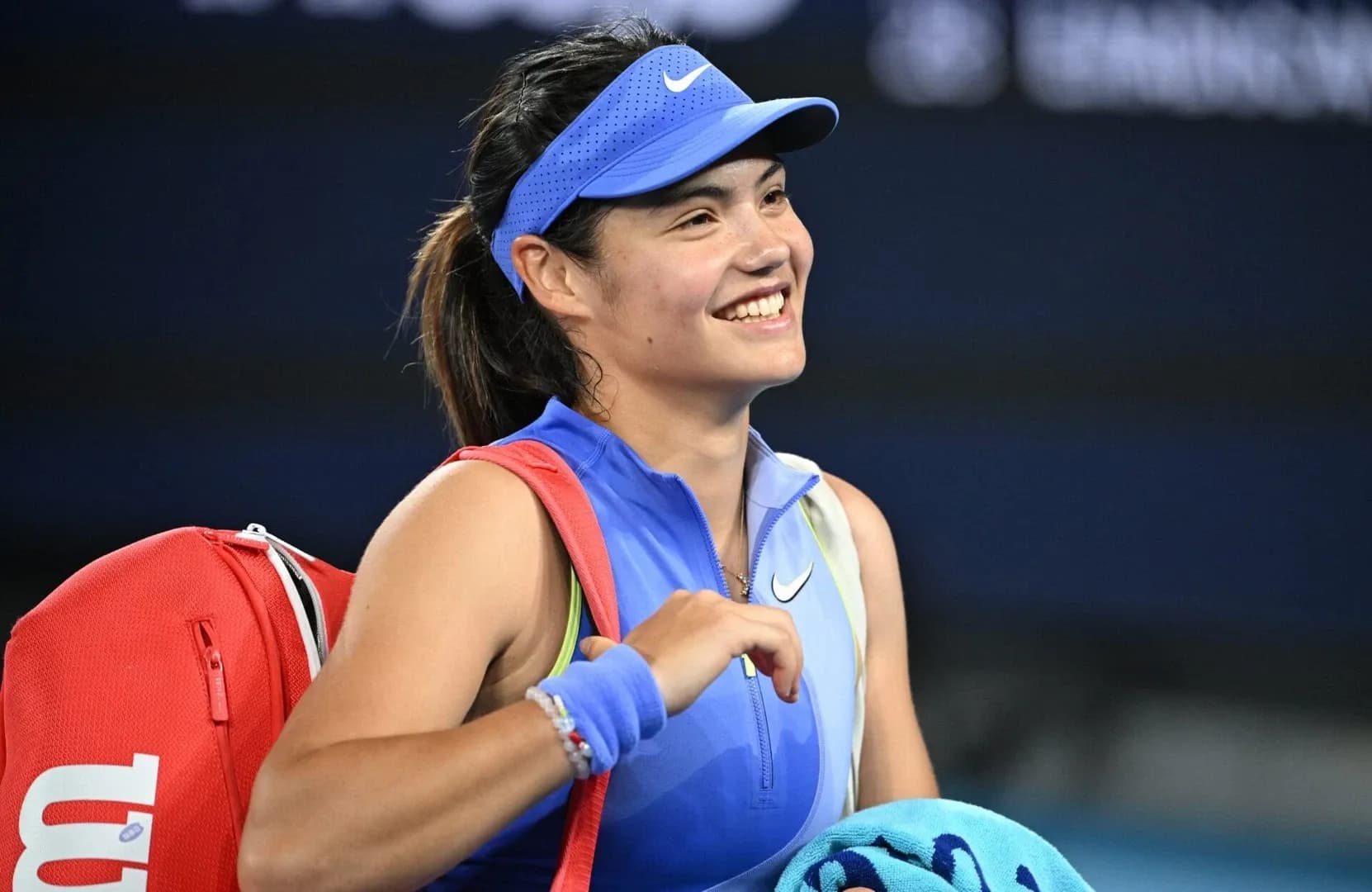 Raducanu Battles Through Slow Start to Reach Second Round