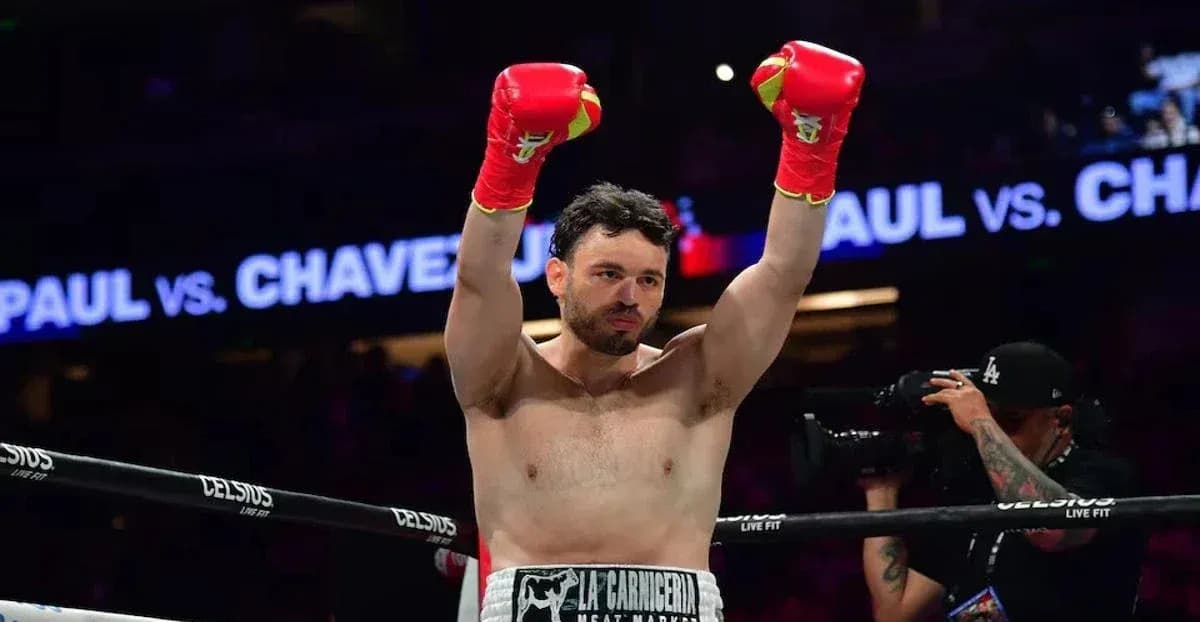 Mexican Boxer Chavez Jr. Back In Training After Deportation