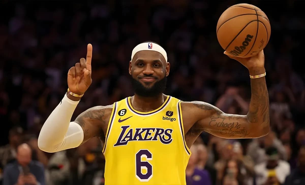 LeBron James Breaks Record but Suffers Injury