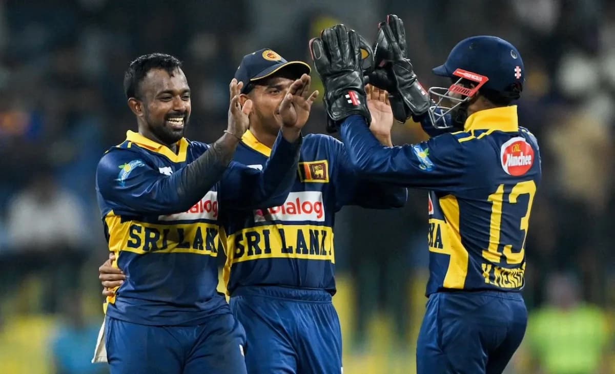 පළමු එක්දින තරගයෙන් ශ්රී ලංකාව ලකුණු 19ක ජයක්