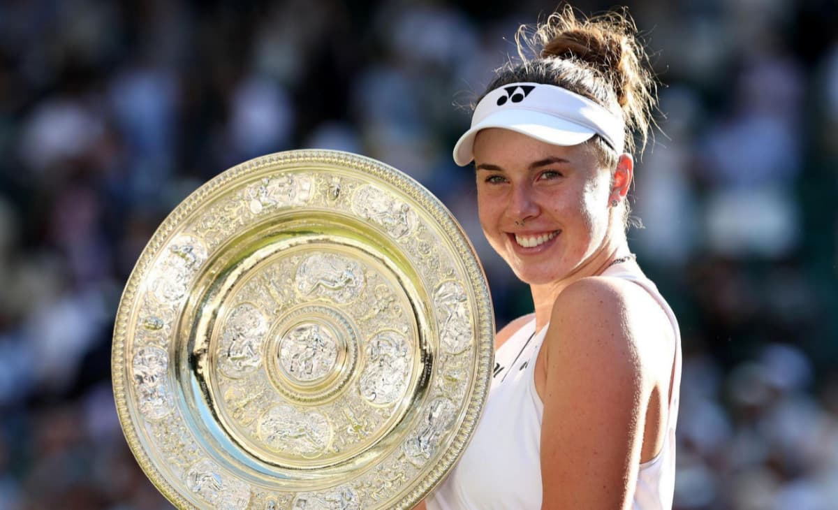 Linda Noskova Stuns Muchova to Claim First Wimbledon Title
