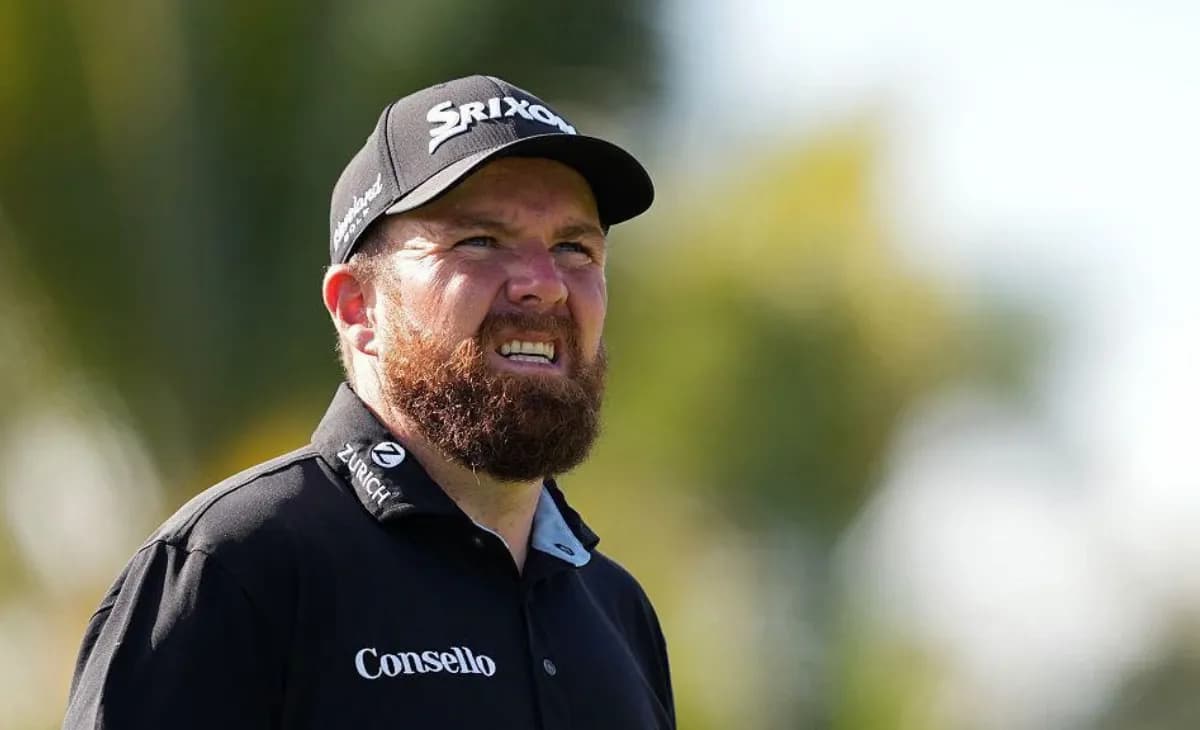 Lowry Hits Trouble on 16 & 17, Loses PGA Tour Lead