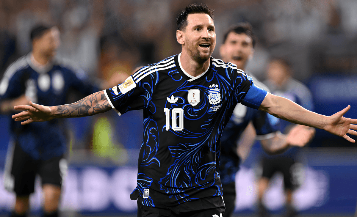 Argentina March Into Quarter-Finals After Comfortable Win